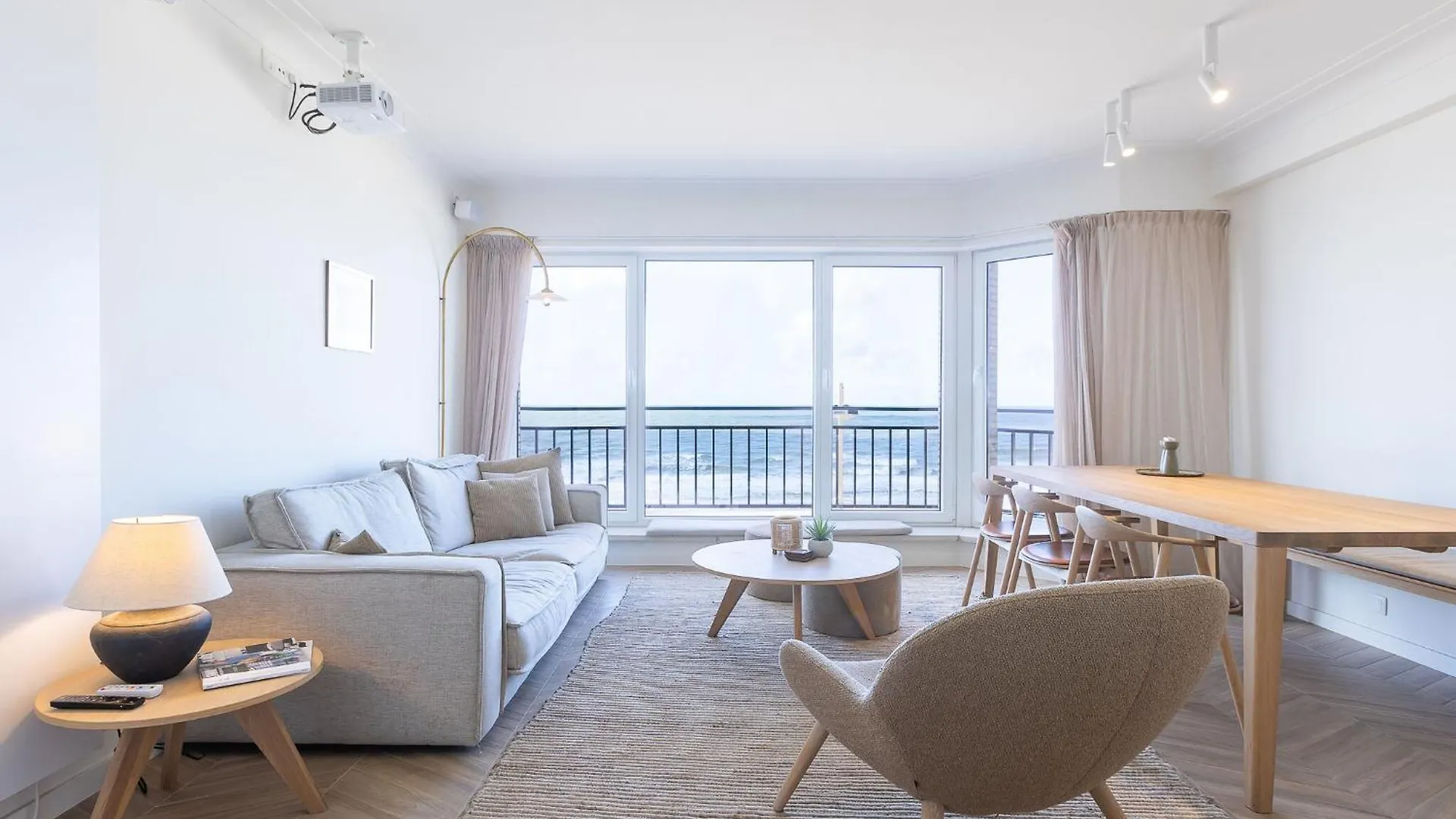 Apartment With Magnificent Sea-View Middelkerke