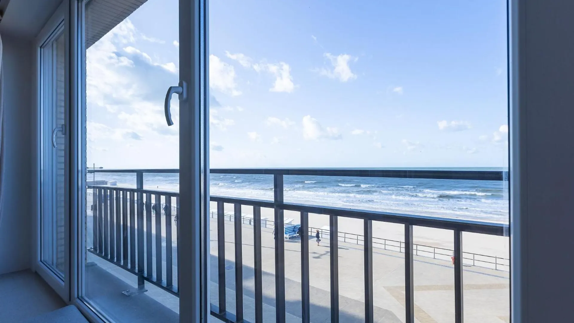 Apartment With Magnificent Sea-View Middelkerke