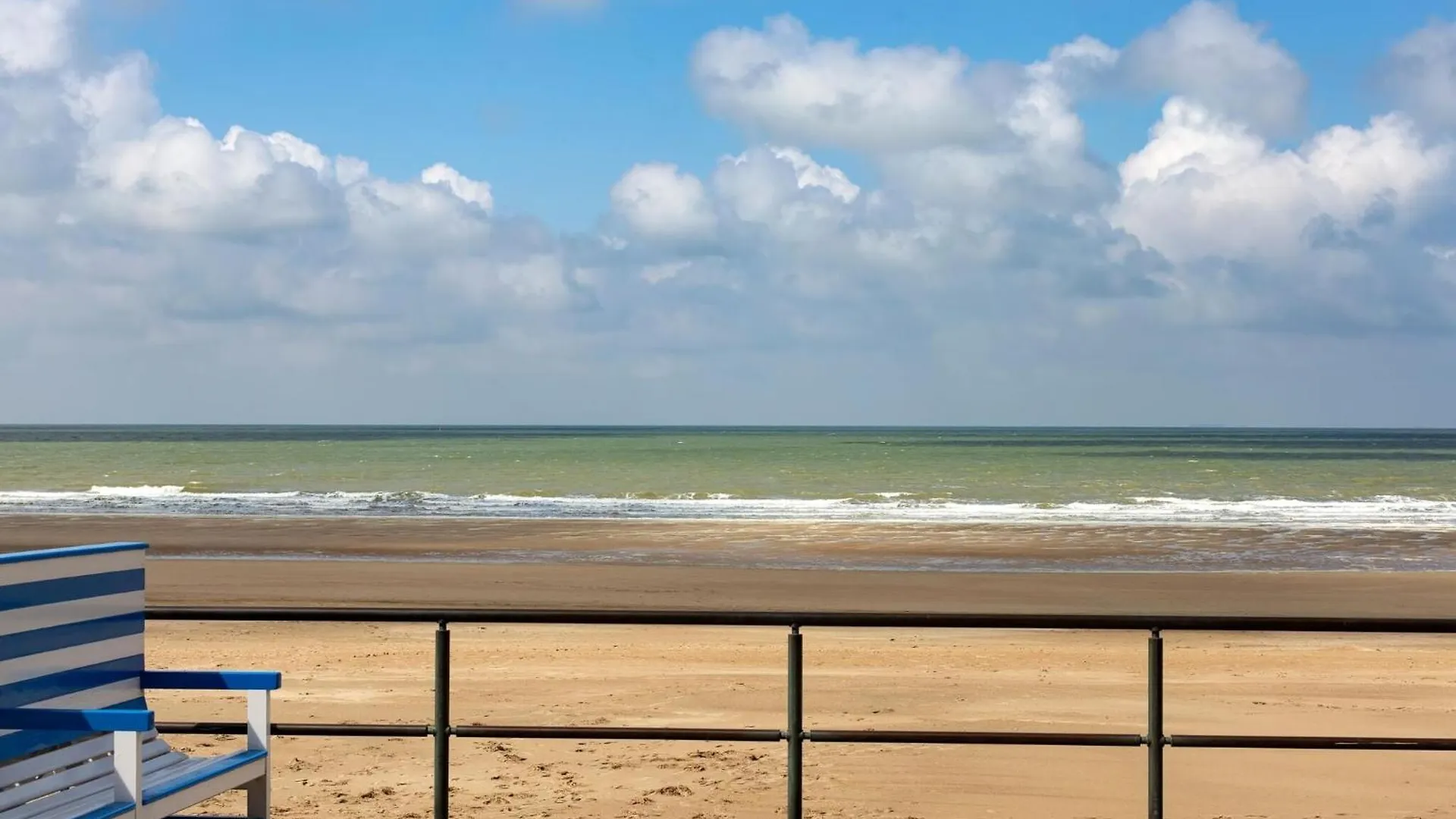 Apartment With Magnificent Sea-View Middelkerke